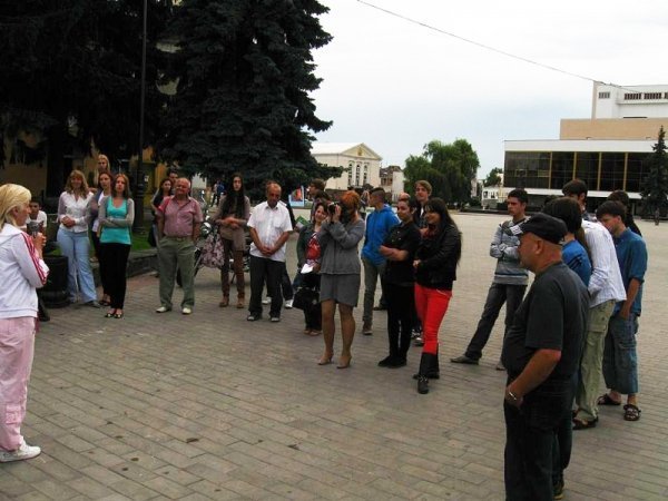 У центрі Луцька декламували вірші. ФОТО